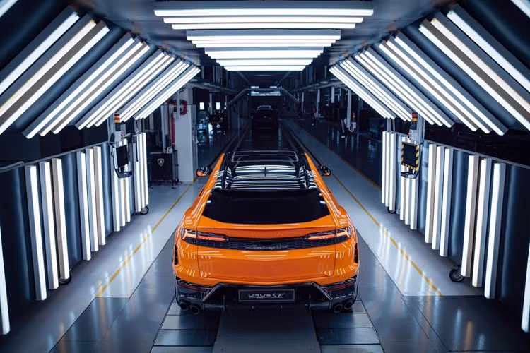 Lamborghini cho biết tính năng này hoạt động song song với bộ vi sai hạn chế trượt ảo (virtual LSD) nhằm giúp xe có khả năng "thừa lái" (oversteer) theo ý muốn của chủ nhân, vốn được sử dụng để trình diễn các cú drift xe.