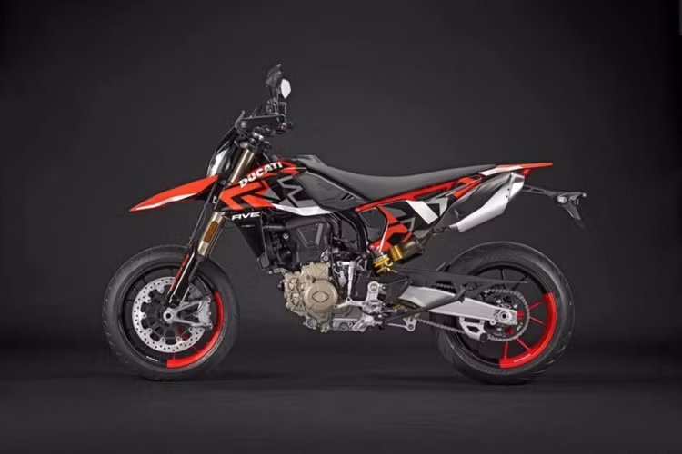Ngoài ra, Hypermotard 698 Mono còn có 4 cấp độ phanh ABS. Đây là chiếc Ducati đầu tiên cung cấp chức năng này, tích hợp chức năng Slide-by-Brake thông qua việc sử dụng phanh sau để vào cua an toàn và có thể lặp lại khi trượt điện. Cấp độ 4 cung cấp khả năng can thiệp ABS đầy đủ, trong khi cấp độ 3 và 2 cho phép trượt trợ lực phía sau và cấp độ 1 chỉ cung cấp ABS ở phanh trước.