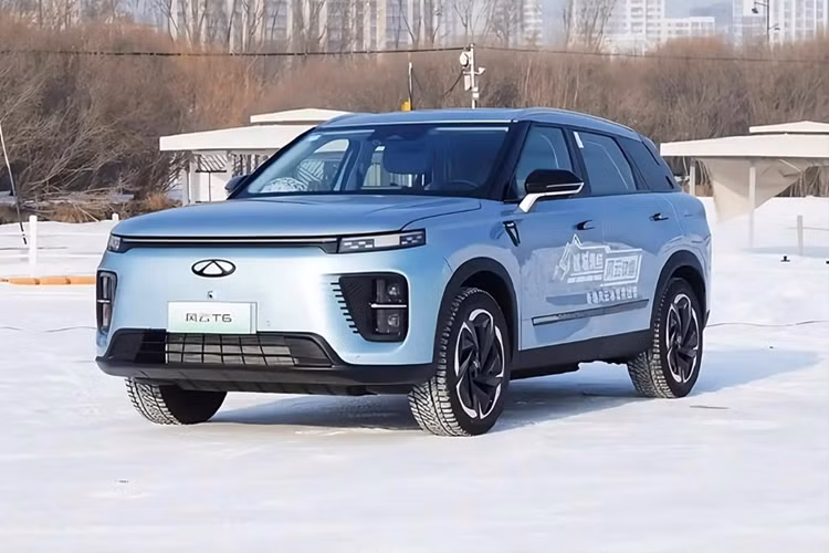Sức mạnh của xe SUV Chery Fengyun T6 đến từ hệ thống plug-in hybrid bao gồm động cơ xăng dung tích 1.5 lít, sản sinh ra công suất 115 kW và động cơ điện 150 kW, với tổng công suất hệ thống là 265 kW (355 mã lực) và mô-men xoắn tổng cộng 530 Nm.