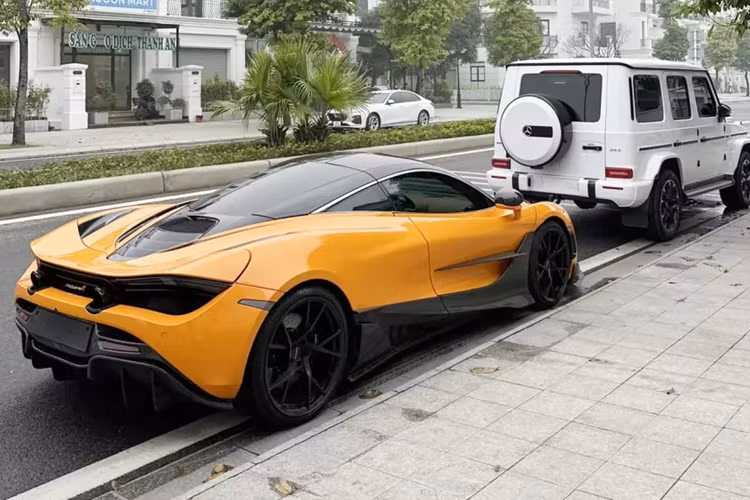 Hiện chưa rõ lý do vì sao Huấn hoa hồng bán siêu xe McLaren 720S khi chỉ mới sở hữu được 2 tháng, thậm chí, 1 số tin đồn cho rằng anh mượn xe, hay mướn xe để làm màu. Chiếc McLaren 720S này khá thú vị vì có bản độ TopCar Design.