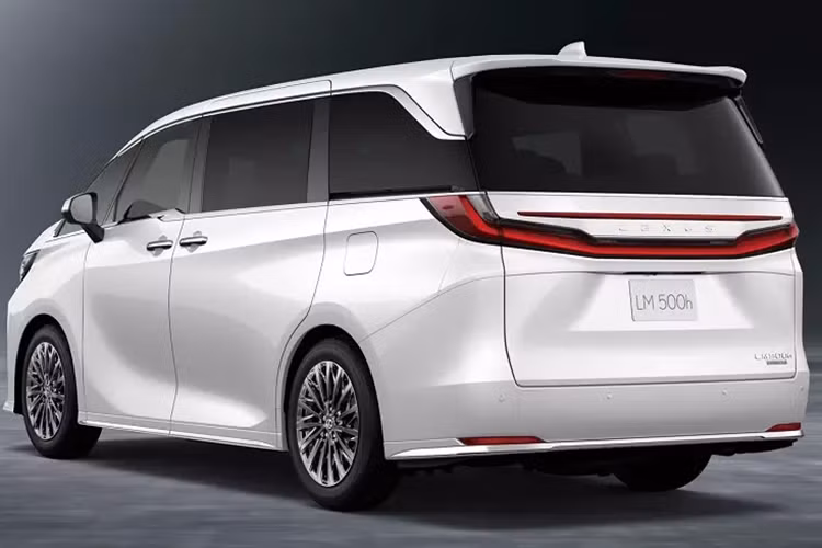 Những trang bị còn lại của Lexus LM L vẫn tương tự bản Executive như ghế sưởi/thông hơi, bảng đồng hồ kỹ thuật số, màn hình cảm ứng trung tâm 14 inch
