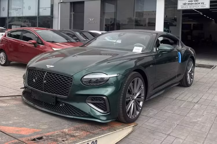 Vào tháng 6 giữa năm nay, hãng xe sang Anh quốc đã vén màn thế hệ mới của dòng xe siêu sang Bentley Continental GT 2025 mới, ở thời điểm đó, hãng xe Anh quốc chỉ công bố hình ảnh và thông tin của bản Speed cao cấp nhất, điều này khiến không ít người yêu xe trên thế giới xôn xao.