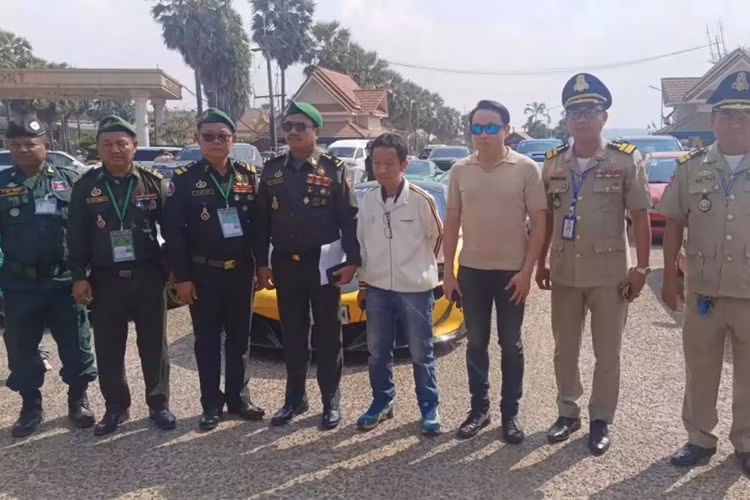 Ngoài ra, còn có khá nhiều siêu xe khác xuất hiện như Audi R8 độ khủng, hơn 3 chiếc siêu xe giới hạn McLaren 765LT, Lamborghini Huracan STO, McLaren 720S, Mercedes-AMG GT Black Series.