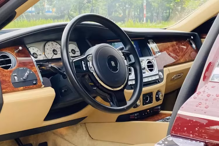 Như vậy, bạn sẽ chi ra số tiền hơn 5 tỷ đồng để trải nghiệm 1 chiếc xe siêu sang bậc nhất thế giới, hay tài chính ráng 1 chút để sở hữu cổ máy tốc độ Porsche 911 992, điều đó nằm hoàn toàn ở việc đam mê, nhu cầu, và trên hết, chơi xe Rolls-Royce Ghost cũ bây giờ cần có garage quen.