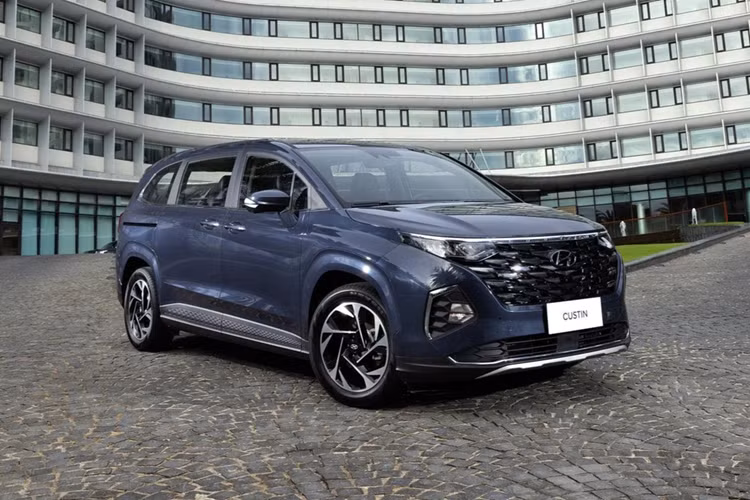 Thứ hai là động cơ 1.5L Turbo GDi, tạo ra công suất tối đa 170 mã lực và mô-men xoắn cực đại 253 Nm. Cả hai động cơ đều đi kèm với hộp số tự động 8 cấp và hệ dẫn động cầu trước FWD.