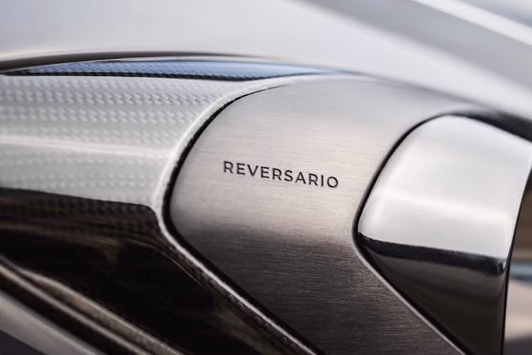 Giá xe Pininfarina Battista Reversario hiện không được tiết lộ. Tuy nhiên với mức giá khởi điểm 2,8 triệu Đô của Anniversario, vị khách hàng chịu chơi này có thể sẽ phải bỏ ra số tiền khoảng 5,6 triệu Đô để có thể đem về garage tư nhân của mình cặp xe cực độc này.