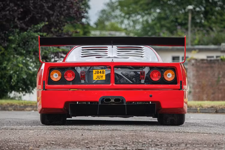 Chiếc F40 này hiện đang được rao bán bởi Iconic Auctioneers, mức giá xe Ferrari F40 này dự kiến từ 500.000 đến 600.000 Bảng Anh (khoảng 15 đến 17,9 tỷ đồng), một mức giá khá “hời” cho một chiếc Ferrari F40 huyền thoại.