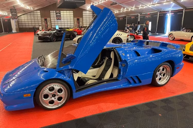 Con số này hơn gấp 3 lần giá trị trung bình của mẫu siêu xe Lamborghini Diablo VT Roadster trên thị trường cũng như so với thời điểm chủ nhân trước đó mua lại chiếc siêu xe trên eBay vào năm 2016.