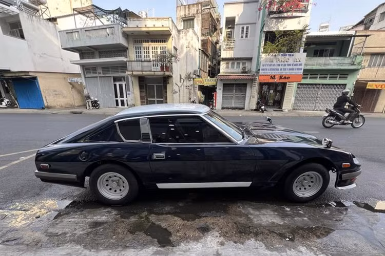 Đi kèm với động cơ này là hộp số sàn 5 cấp, mẫu xe thể thao này có thể tăng tốc từ 0 lên 100 km/h chỉ trong khoảng 7 giây. Ở thời điểm những năm 80 của thế kỷ trước, khối động cơ này được đánh giá là niềm tự hào của nền công nghiệp ôtô Nhật Bản. Nissan Datsun 280ZX của Đặng Lê Nguyên Vũ sở hữu kiểu dáng fastback 3 cửa, kế thừa từ người đàn anh 280Z.