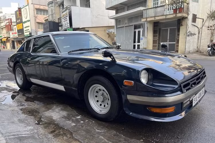 Qua Vu lai chan sieu xe, cuoi Nissan Datsun 