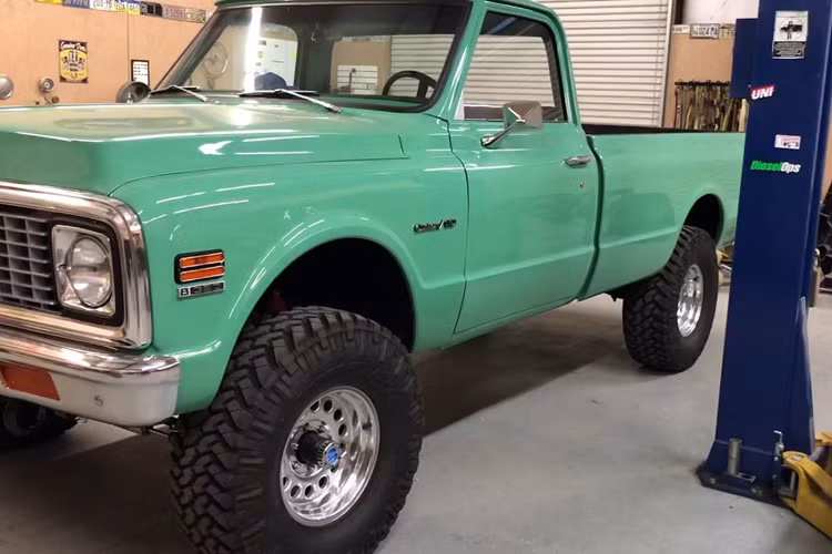 Mẫu xe bán tải Chevrolet K10, là một chiếc xe đã sản xuất cách đây 64 năm, và trải qua 4 thế hệ, với thế hệ thứ 4 dừng sản xuất vào năm 2002.