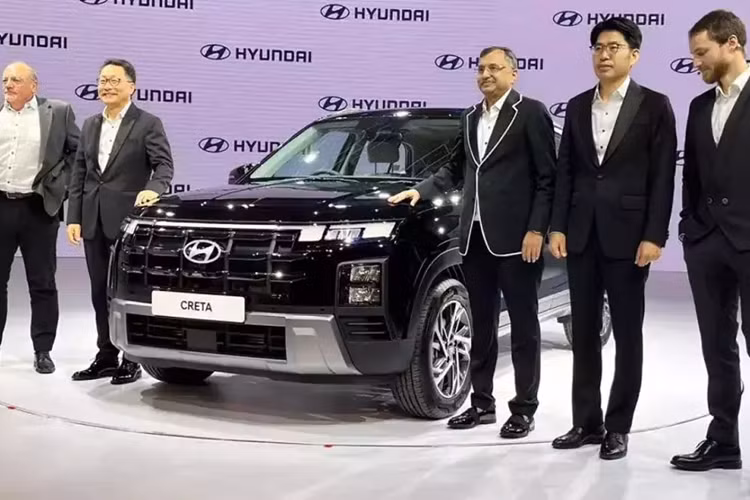 Hyundai đã chính thức ra mắt phiên bản nâng cấp của dòng xe Creta ở thị trường Ấn Độ. Mẫu xe này sở hữu thiết kế, trang bị và động cơ không giống Hyundai Creta tại Việt Nam khi có tới 7 phiên bản .