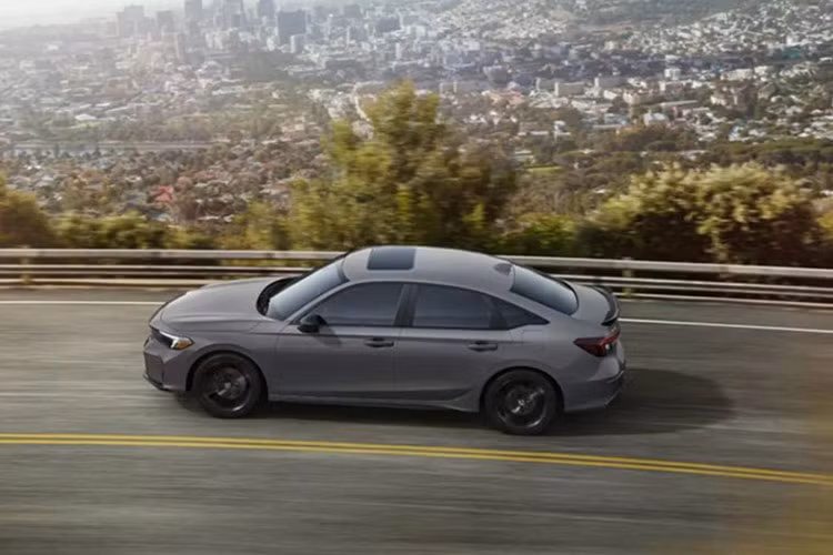Mức giá xe Honda Civic Si 2025 có mức bán lẻ đề xuất là 29.950 USD (khoảng 760 triệu đồng). Xe sẽ có mặt tại các đại lý ngay từ đầu tháng 8 tới đây.