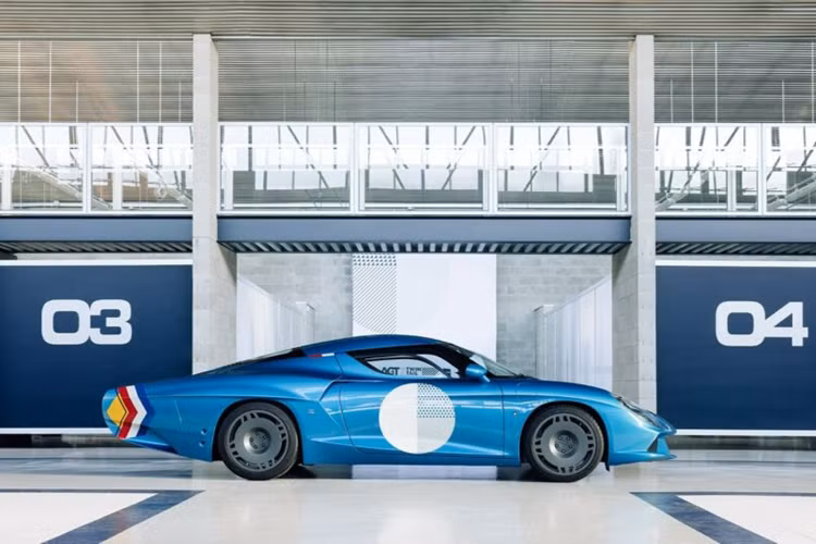Điều thú vị ở AGTZ Twin Tail độ Alpine A110 là phần đuôi dài có thể tháo rời và theo Top Gear, chỉ mất 5 phút để tháo hoặc lắp phần đuôi dài vào chiếc xe độc đáo này.