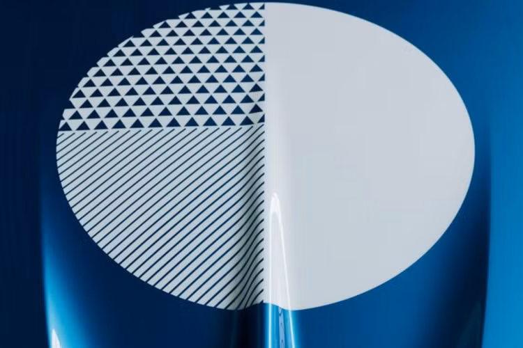Theo công bố của thương hiệu, sẽ mất 1.000 giờ để xây dựng và lắp ráp mỗi chiếc xe, điều này phần nào giải thích cho mức giá cực cao của mỗi chiếc xe này.