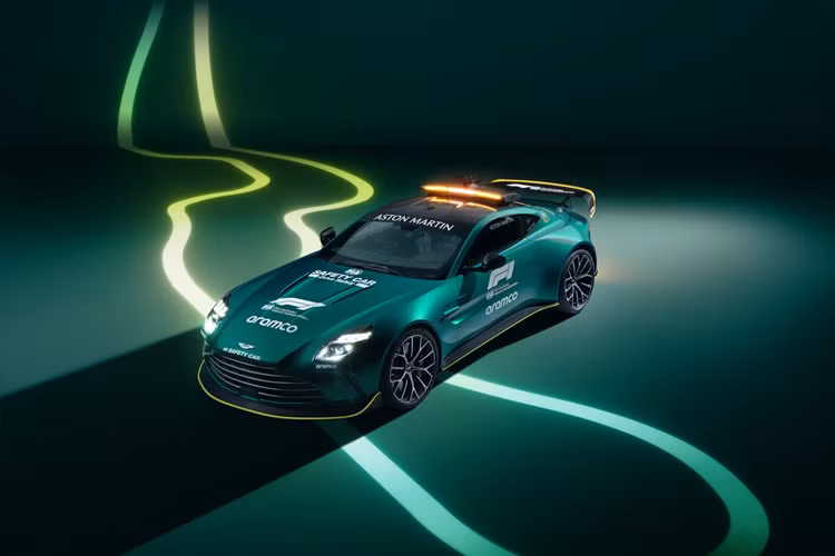 Ngày 5/3/2024, tại Gaydon (Anh), Aston Martin đã mang đến sự đổi mới trước thềm giải đua F1 2024 bằng chiếc xe Vantage được phát triển tập trung vào người lái vừa được ra mắt vào giữa tháng 2/2024. Aston Martin Vantage 2024 mới sẵn sàng đảm nhận vai trò Safety Car – Xe an toàn chính thức của FIA trong mùa giải đua F1 2024.