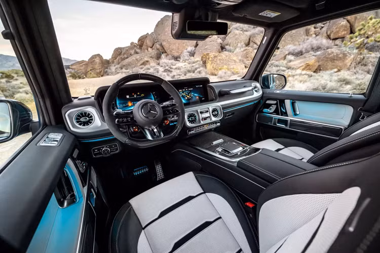 Nói về khả năng của hệ thống treo này, Tobias Goedecke - trưởng nhóm phụ trách phát triển dòng G-Class, cho biết : “Một trong những mục tiêu chính của chúng tôi là cải thiện hiệu suất lái xe trên đường và cải thiện sự thoải mái.