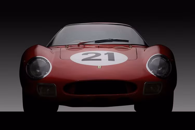 Trong lần đấu giá này còn có chiếc Ford GT40 đời 1966 từng về đích ở vị trí thứ hai tại Sebring và chạy tại Le Mans vào năm 1966. Vì sự nghiệp đua xe ngắn ngủi của mình, RM Sotheby’s tin rằng đây là một trong những chiếc GT40 nguyên bản nhất còn tồn tại.