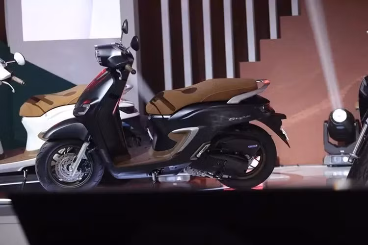 "Với thiết kế cổ điển mà không kém phần hiện đại, mẫu xe này sẽ mang đến cảm giác tự hào và tự tin cho người điều khiển", ông Susumu Mitsuishi cho biết thêm.