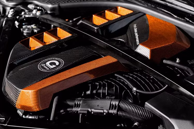 BMW M2 2025 độ G-Power cũng được trang bị thêm nhiều nâng cấp bổ sung với các chi tiết như tấm chắn gió bằng sợi carbon mới đã được thêm vào cản trước và G-Power cho biết họ cũng đang nghiên cứu phát triển mui xe bằng sợi carbon nhưng hiện chưa công bố chi tiết độ này.