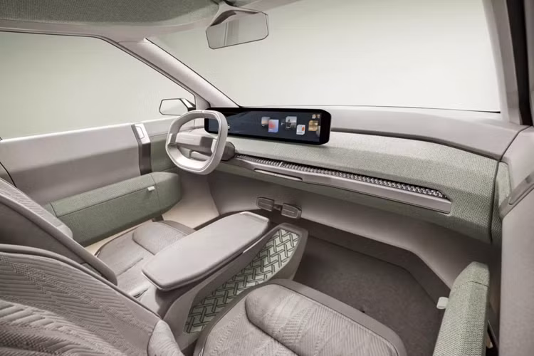 Thông số kỹ thuật của Kia EV3 phiên bản thương mại vẫn còn là ẩn số. Chỉ biết rằng, xe sẽ được phát triển dựa trên cơ sở gầm bệ E-GMP dành riêng cho ô tô điện do tập đoàn Hyundai phát triển.