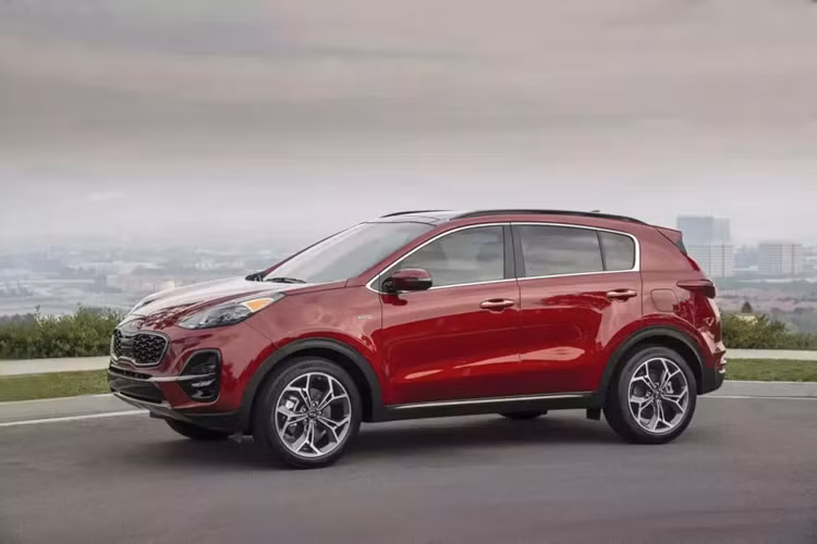 Kia Sportage (đời 2017-2022) Khoảng giá: 16.500 - 22.075 USD Ưu điểm: Thiết kế độc đáo, động cơ chất lượng, cảm giác lái thể thao, nội thất rộng rãi.