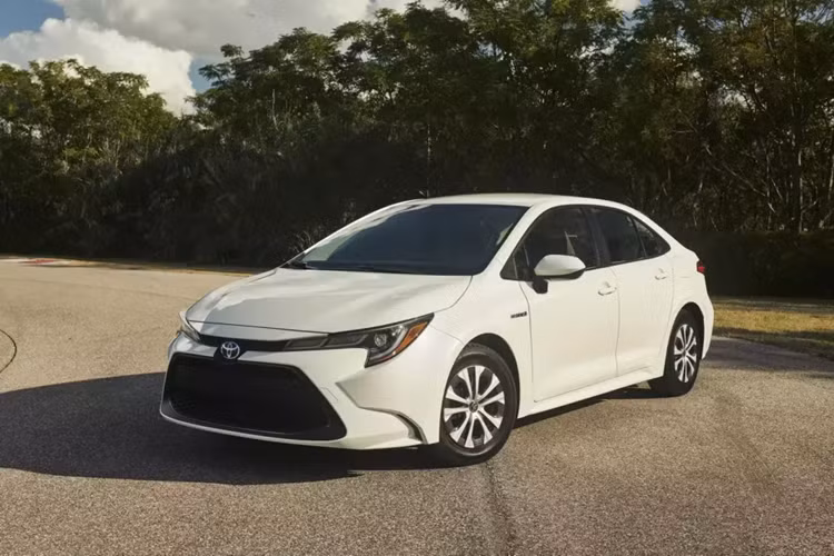 Toyota Corolla Hybrid (đời 2020-2024) Khoảng giá: 17.150 - 22.000 USD Ưu điểm: Tiết kiệm nhiên liệu, đáng tin cậy, các tính năng an toàn tiêu chuẩn phong phú.
