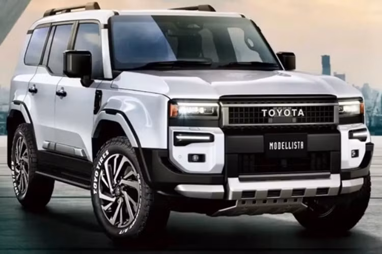 Cụ thể, Toyota Land Cruiser Prado độ Modellista sẽ được nâng cấp hệ thống khung bảo vệ cản trước mới, khung nhôm, cản sau cải tiến, viền đèn sương mù mới, vòm bánh mới, thềm cửa mở rộng và khu vực để chân trên cản sau giúp người dùng dễ dàng lên nóc xe.