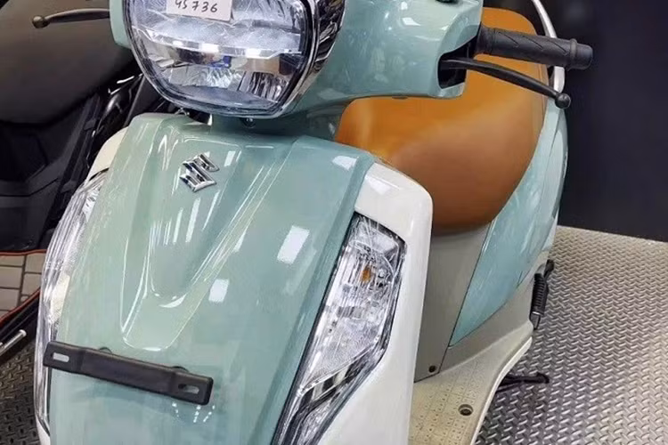 Tạp chí Gaadiwaadi cho rằng sức mạnh của Suzuki e-Access sẽ tương đương xe xăng 125cc. Bên cạnh đó, Suzuki e-Access có thể sẽ được trang bị các tính năng cơ bản như màn hình kỹ thuật số và cổng sạc USB.