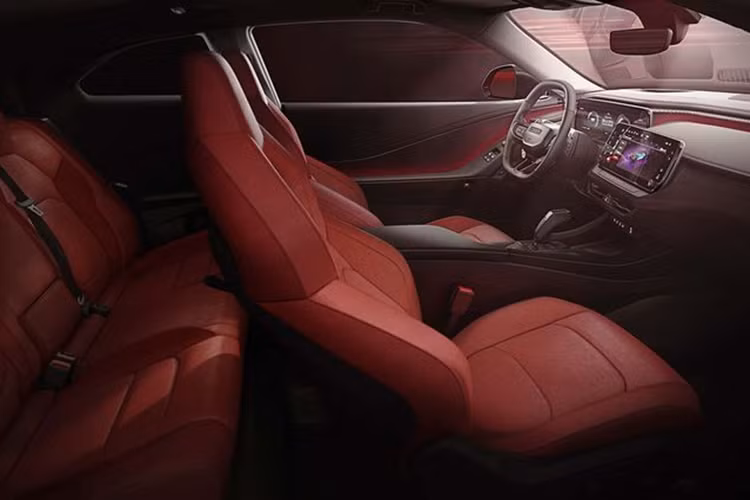 Âm thanh thay đổi tùy thuộc vào chế độ lái bạn đã chọn và Giám đốc điều hành Dodge, Tim Kuniskis, khẳng định khách hàng của hãng sẽ không cảm thấy thất vọng với tiếng nổ động cơ giả lập tương tự cụm máy Hemi V8.