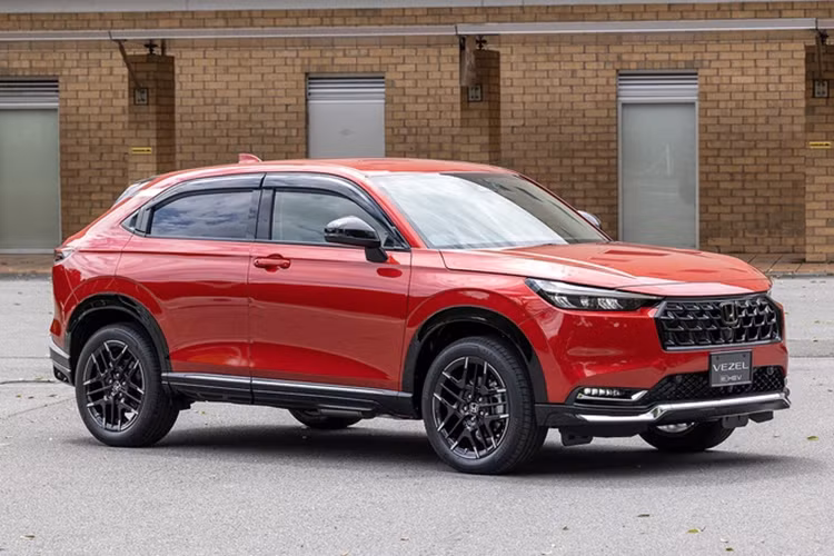 Hiện tại, CUV/SUV cỡ B đang là phân khúc sôi động và có sự cạnh tranh nhất thị trường với hàng loạt sản phẩm mới ra mắt như Mitsubishi X-Force hay Lynk &amp; Co 06. Bên cạnh đó là những mẫu xe đã khẳng định được vị thế trong lòng người tiêu dùng như Hyundai Creta hay Kia Seltos.