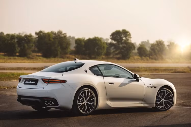 Mức giá xe Maserati GranTurismo Modena và Trofeo tại Thái Lan cao gấp 2,5 lần so với thị trường Mỹ. Tuy nhiên, GranTurismo Folgore lại có mức giá thấp nhất tại Thái Lan, trong khi đây là mẫu xe có giá khởi điểm cao nhất tại Mỹ, vốn lên đến 215.000 USD.
