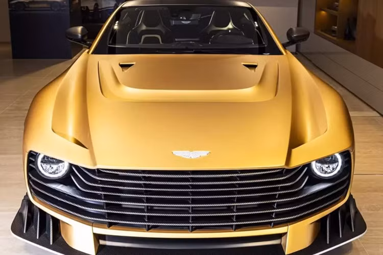Nhật Bản cũng là quốc gia đầu tiên ở châu Á được xem mắt trước siêu xe Aston Martin Valiant, và điều này ngầm hiểu rằng, chắc chắn trong 38 chiếc siêu xe triệu đô la Aston Martin Valiant được sản xuất trên toàn thế giới sẽ có vài xe được bàn giao đến tay các đại gia Nhật Bản.