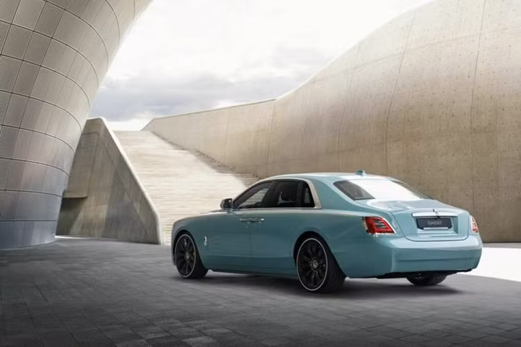 Rolls-Royce dat doanh so ky luc hon 6.000 xe trong nam 2023-Hinh-2