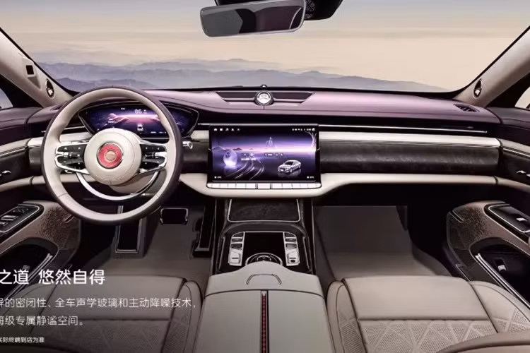 Đồng thời, Hongqi khẳng định thiết kế đèn hậu có nguồn gốc từ hình dạng “đèn lồng cung điện”, còn hình dạng dải trang trí được lấy từ mái hiên của các cung điện Trung Quốc cổ đại.