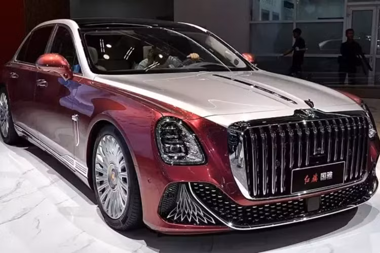 Mới đây, tại lễ khai mạc triển lãm ô tô Bắc Kinh, Hongqi đã mở mẫu sedan hạng sang Guoya để người dùng trên toàn thế giới đặt trước dưới thương hiệu Hồng Kỳ Guoya 2025 mới. Mẫu xe này trước đây được gọi là Hongqi L1 , cách đặt tên mới có nghĩa là quốc gia và sang trọng.