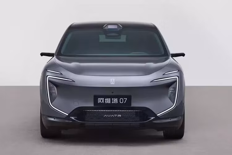 Mới đây, Avatr do liên doanh Changan - CATL - Huawei, sản xuất đã chính thức được tung ảnh tại thị trường Trung Quốc. Avatr 07 của Changan với tư cách là đối thủ cạnh tranh trực tiếp của Tesla Model Y. Trước đây nó được biết đến với tên mã Avatr 15.