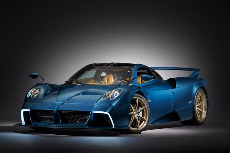  Pagani Huayra Epitome độc nhất vô nhị vừa chính thức lộ diện, trước khi ra mắt tại Lễ hội tốc độ Goodwood. Chiếc xe này được coi là “đỉnh cao” của Hypercar đường phố của Pagani và là chiếc Huayra đầu tiên được trang bị hộp số sàn.