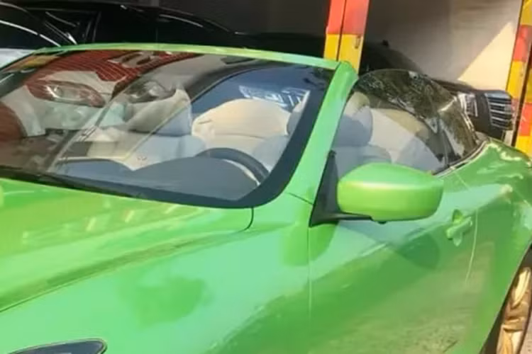 Nhưng khi bàn về mức giá bán của xe, đã có không ít người bất ngờ, vì cho rằng, giá xe Infiniti G37 Convertible đang được thách cưới 1,38 tỷ đồng, khá là cao.