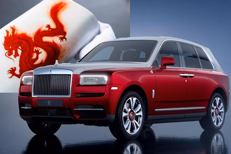 Bộ sưu tập này bao gồm Rolls-Royce Cullinan và Phantom Extended với những điểm nhấn đặc trưng mang không khí Tết và văn hóa Á Đông. Mỗi chiếc đều được trang trí bằng họa tiết rồng màu đỏ ấn tượng được vẽ thủ công ở hai bên thân xe.