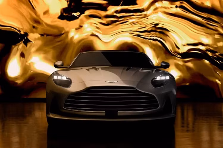 Aston Martin kỷ niệm 60 năm ra mắt Goldfinger bằng một phiên bản đặc biệt chỉ có đúng 60 xe sản xuất trên toàn thế giới. Được xem trước vào tuần trước, siêu xe Aston Martin DB12 Goldfinger là sự tôn vinh cho bộ phim mang tính biểu tượng này, nổi tiếng nhất với DB5 và đánh dấu lần đầu tiên James Bond được nhìn thấy lái một chiếc Aston Martin.