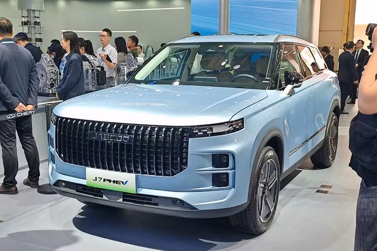 Tại Triển lãm ô tô lớn nhất được tổ chức ở Trung Quốc, Chery cũng đã cho thấy chiến lược mở rộng ra thị trường quốc tế của mình thông qua việc giới thiệu thương hiệu Jaecoo và các sản phẩm của hãng. Đáng chú ý trong đó có mẫu xe SUV Jaecoo J7 PHEV 2024 mới.