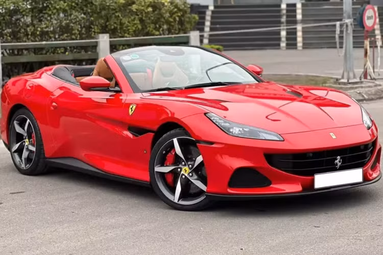  Siêu xe Ferrari Portofino chính là đàn em của mẫu Ferrari California và đã có 6 chiếc được nhập về nước, trong đó, 4 xe tiêu chuẩn, 2 xe nâng cấp giữa vòng đời mang tên gọi Ferrari California T.