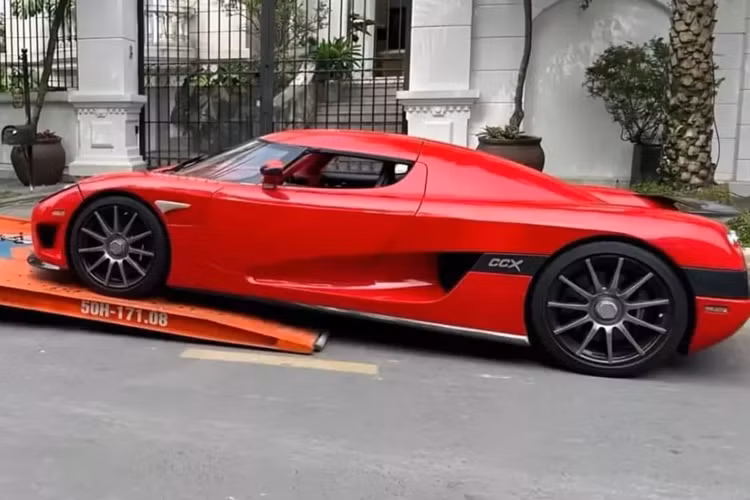 Nếu 2018 là năm chính xác, có thể thấy thời gian chiếc xe Koenigsegg CCX này ẩn mình để ra biển số tận 6 năm, 1 kỷ lục vô cùng ấn tượng cho 1 chiếc siêu xe. Ngay cả khi đã có biển, và hoàn thành các thủ tục đăng kiểm, chủ xe Koenigsegg CCX cũng sẽ không vội mang nó ra đường.