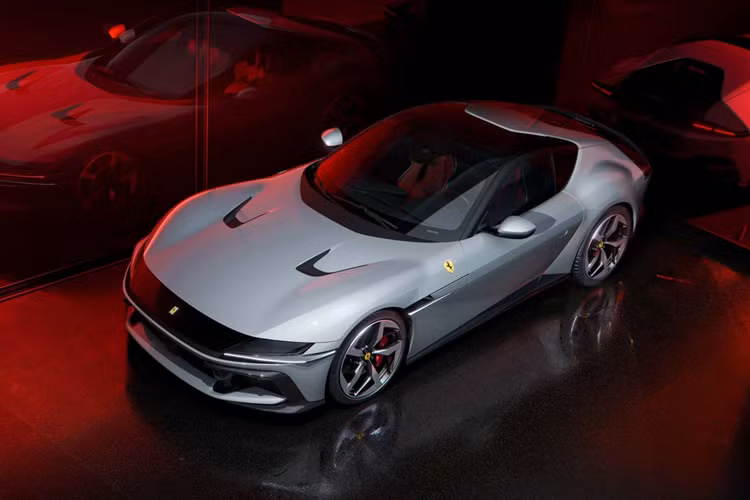 Bộ đôi siêu xe Ferrari 12Cilindri 2024 mới đã được ra mắt chính thức tại Miami, Mỹ mang trên mình khối động cơ V12 trứ danh.