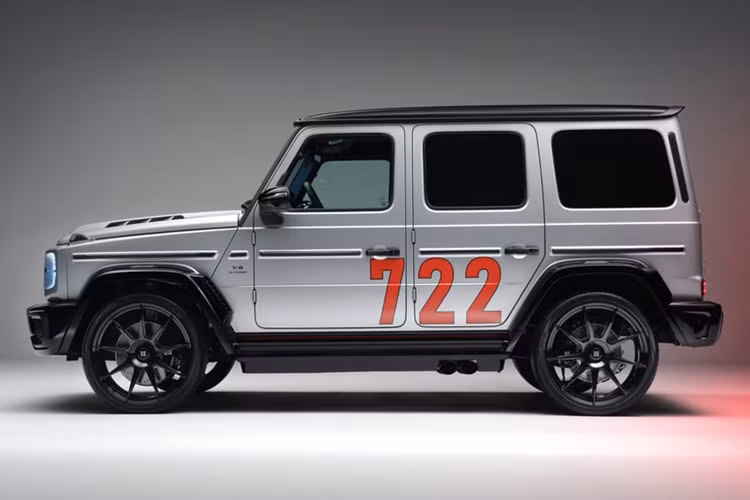 Với mức tăng công suất này, mẫu xe Mercedes-AMG G63 hiệu năng cao sẽ có hiệu năng ấn tượng hơn nhằm đem đến cho người dùng một cảm giác lái ấn tượng. Xe được trang bị các logo “722” lớn trên mui xe, hai bên và cửa sau giống như trên chiếc SLR từng giành chiến thắng vào thời điểm đó.