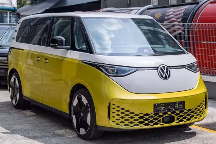 Sau hơn một năm kể từ khi ra mắt thế giới, mới đây mẫu minivan chạy điện Volkswagen ID. Buzz 2024 mới đã lần đầu tiên được giới thiệu tại Indonesia. Đây cũng là thị trường đầu tiên ở khu vực Đông Nam Á đón nhận mẫu xe này.