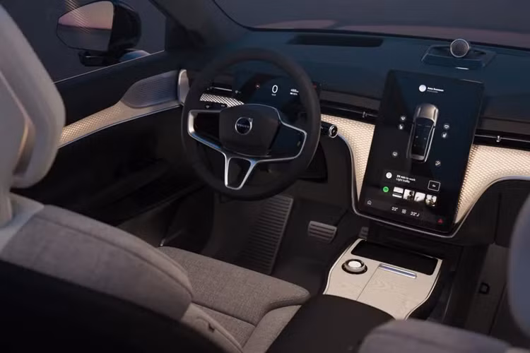 Nhiều khả năng Volvo ES90 hoàn toàn mới này sẽ là mẫu xe thuần điện thứ 4 của Volvo được giới thiệu, trước đó đã có EX30, EX90 và EM90. Dự kiến thời điểm Volvo ES90 được ra mắt là cuối năm 2024 hoặc đầu năm 2025.