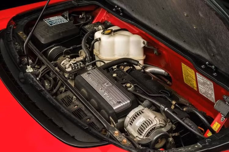 Chiếc NSX màu đỏ của Senna là do Honda, đối tác thương mại của ông tặng cho Senna và ông thường xuyên sử dụng và đã chụp ảnh cùng chiếc xe này trong thời gian tay đua này ở Bồ Đào Nha.”