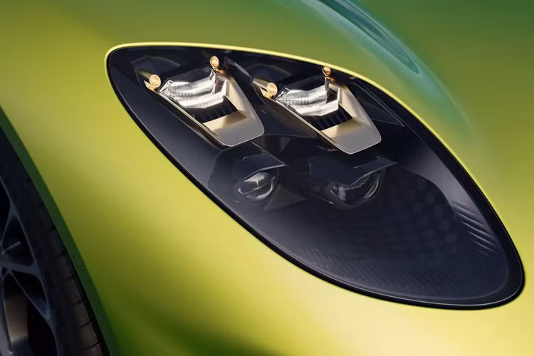 Giống như Valkyrie, Valhalla ưu tiên tính khí động học. Ở tốc độ 240 km/h, xe tạo ra lực ép xuống hơn 600 kg và khi tốc độ tăng lên, các bộ phận khí động học chủ động Trick được sử dụng để xả lực ép xuống dư thừa từ cánh trước và sau.